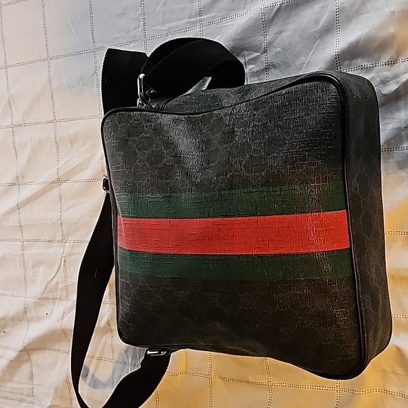 Gucci Messenger Bag - Picture 6 of 9